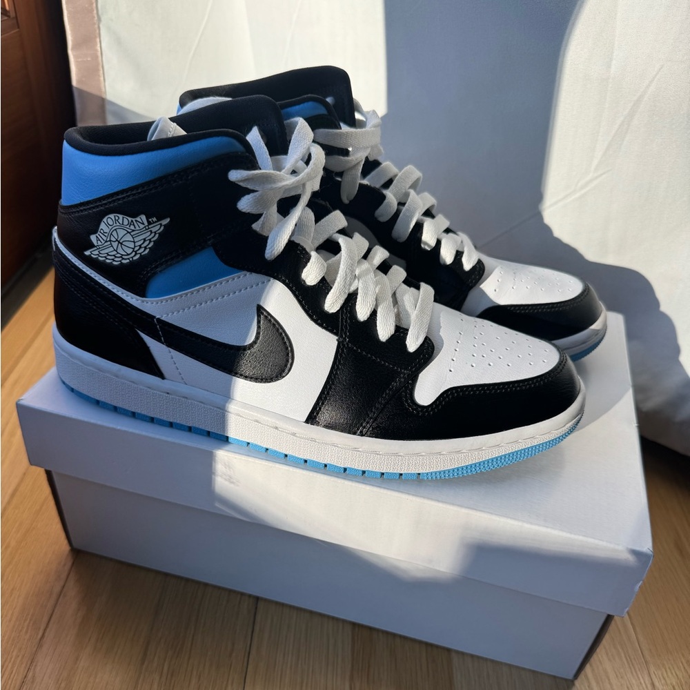 Authentic Air Jordan 1 Mid White/University Blue/Black Sz 9.5